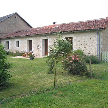 La Fermette Aux Lamas Savigny-Lévescault Exterior foto